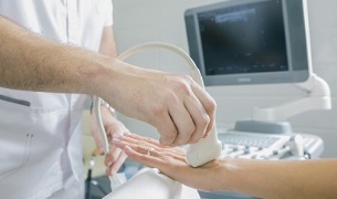 parmak eklemlerinde ağrı için hastalıkların teşhisi